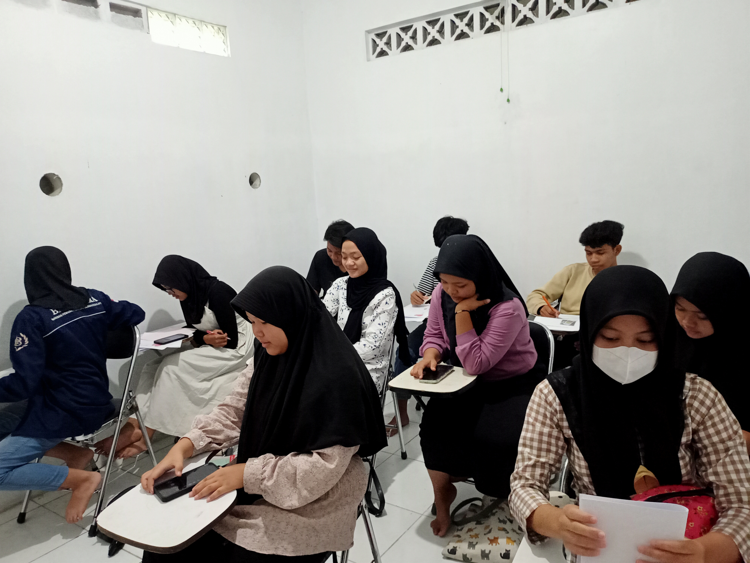 Suasana Kelas Bimbel JUWARA